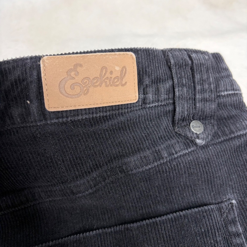 Ezekiel EZ Rider Mens Black Corduroy Cut-Off Shorts Size 34 Slim Fit‎ 90s Y2K - Picture 3 of 10